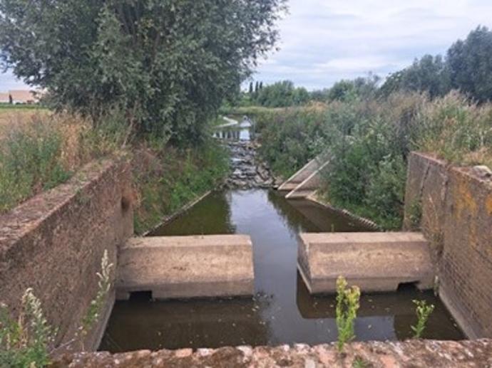 Sediment retention infrastructure on the Douve river